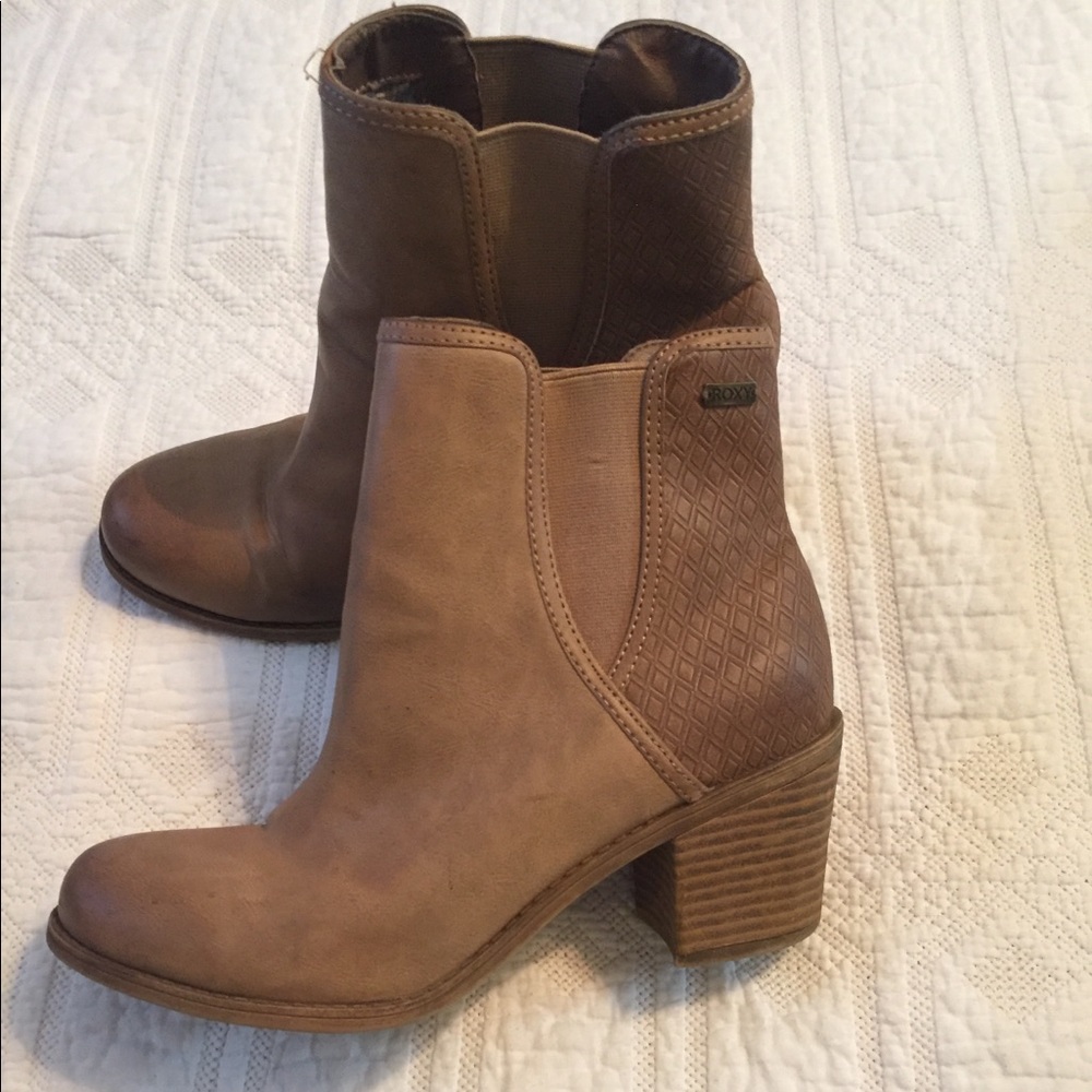Tan roxy ankle boots